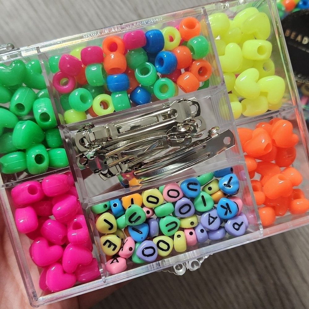 Beadtopia NEON Mutlicolor Heart Shaped Beads Set Letters Hair Clips NWT - Picture 5 of 10